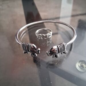 Silver Tone Elephant Jewelry Set (Bracelet And Ring)